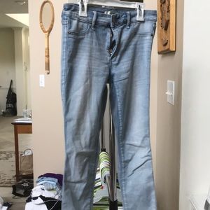 Light wash Abercrombie skinny jeans